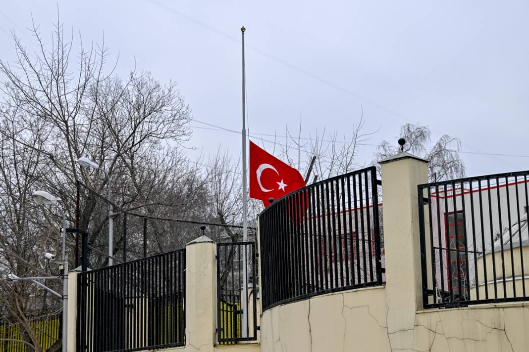 TBMM'deki bütün bayraklar yarıya indirilirken o bayrağa dokunulmadı! Bakın neden... 31